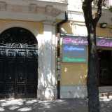 Inbocchiamo a questo punto corso Cavour: si tratta di una via caratterizzata dalla convivenza tra una miriade di negozi che convivono con edifici dalla grande storia. E� il caso del palazzo ubicato al civico n.11, il pi� antico di tutto il borgo